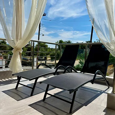 Hera Maisonette