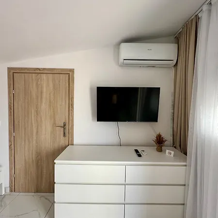 Hera Maisonette *