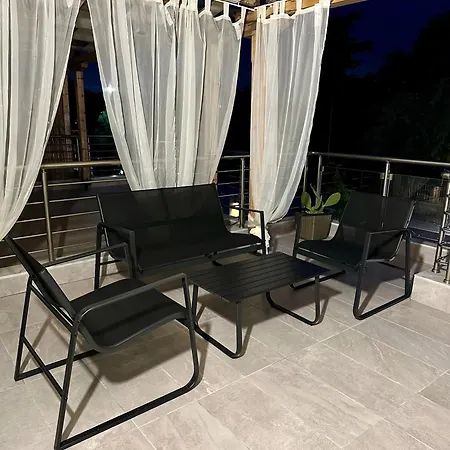 Hera Maisonette *